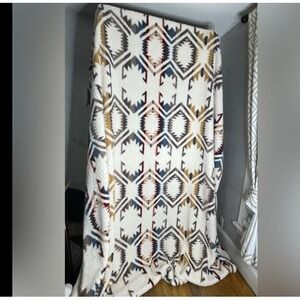 Pendleton Avra Valley Sherpa Fleece Blanket King Cal King 106"x92" Ivory Aztec